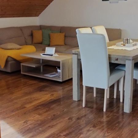 House Leonarda Hotel กราโบวาซ ภายนอก รูปภาพ
