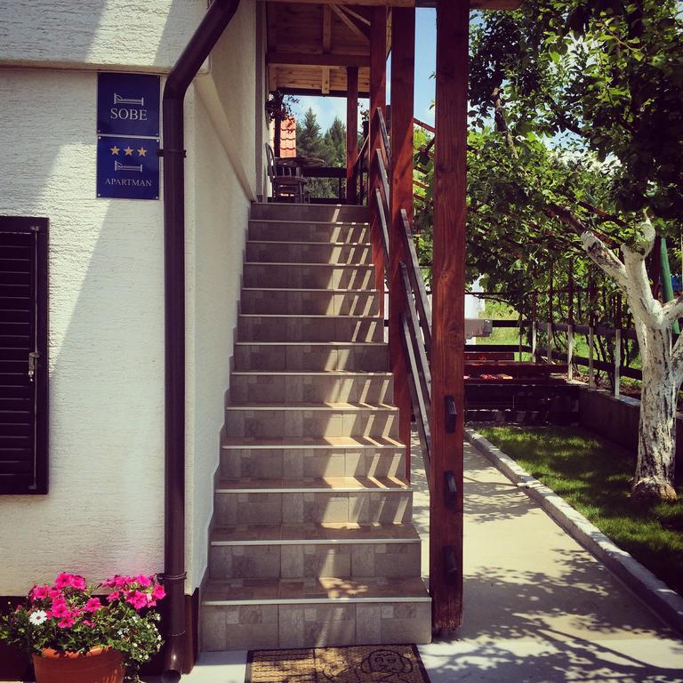 House Leonarda Hotel กราโบวาซ ภายนอก รูปภาพ