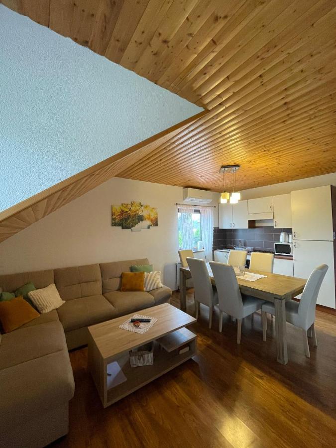 House Leonarda Hotel กราโบวาซ ภายนอก รูปภาพ