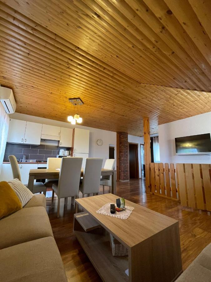 House Leonarda Hotel กราโบวาซ ภายนอก รูปภาพ